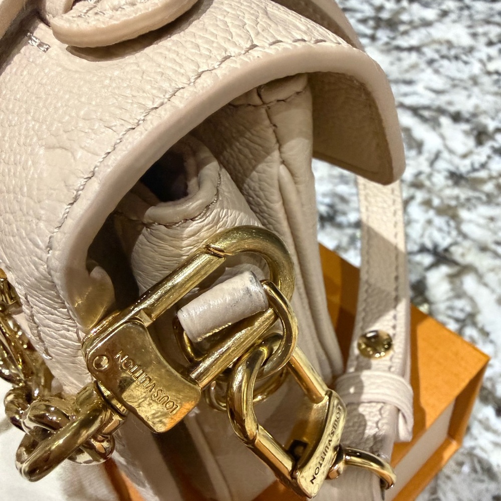 Louis Vuitton Pochette Métis EW SAND - Picture 4 of 9